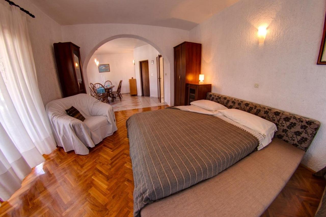 Malinska Apartment 1 Sveti Anton  外观 照片